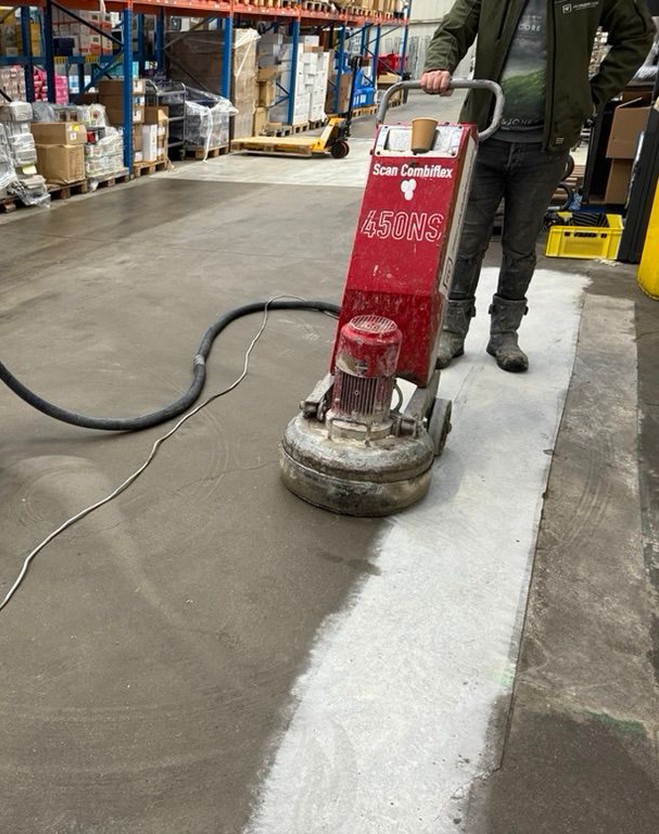 Beton schuren vaan bedrijfsruimtes