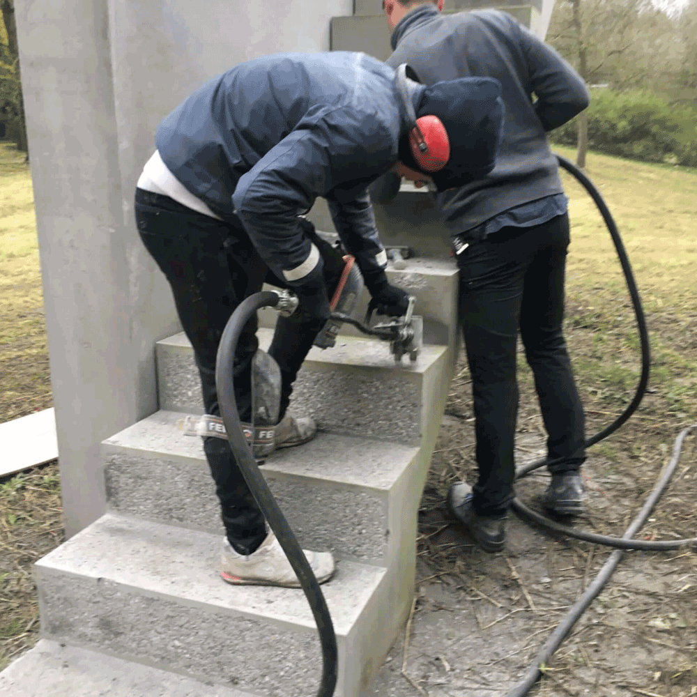 beton trappen schuren en ruw maken