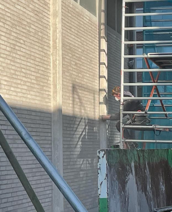 Betonnen buitenmuren en gevels schuren