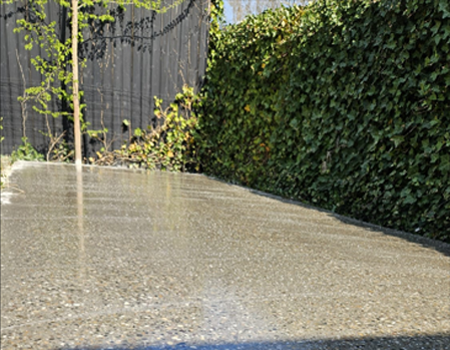 Betonnen buitenterras schuren