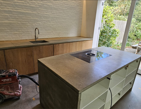 Betonnen keukenblad- schuren en polijsten