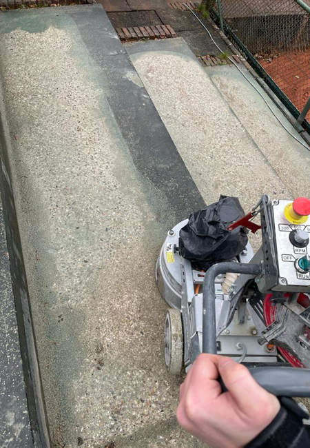 Betonnen oprit schuren