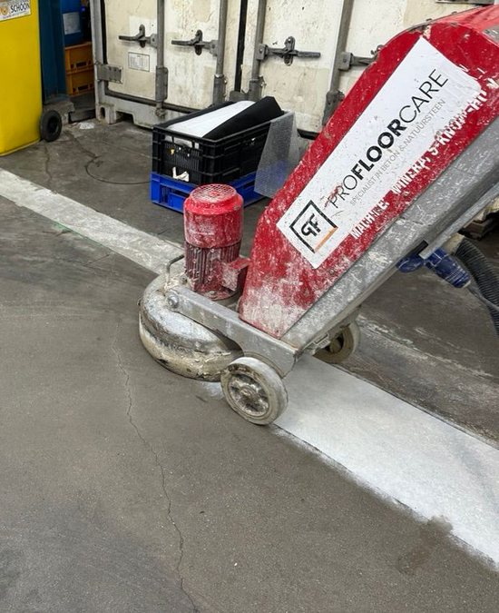 Betonvloer distributiecentrum schuren