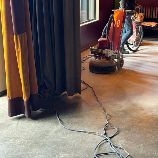 Betonvloer restaurant schuren - Commerciële ruimtes en showrooms