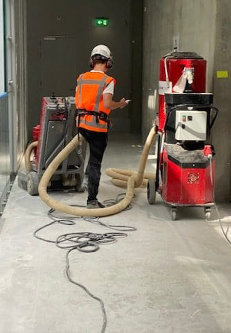 Betonvloer machinaal schuren - Betonnen ruimtes schuren