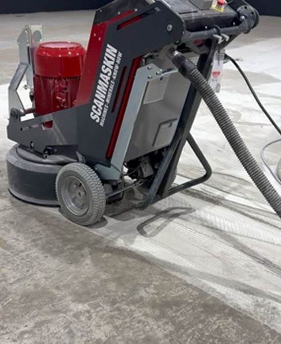 Betonvloer werkplaats schuren