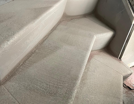 Geschuurde en antislip beton trappen