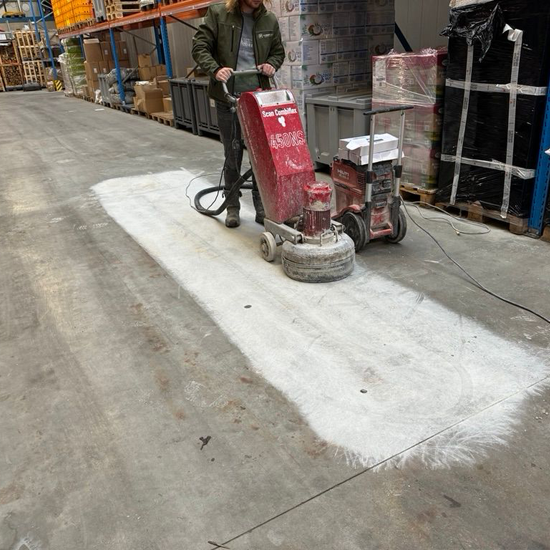 Magazijn betonvloer schuren