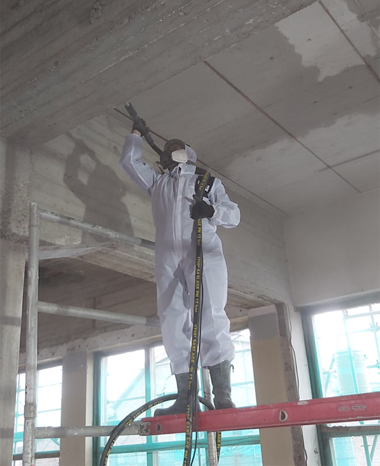 Opknappen betonnen plafonds