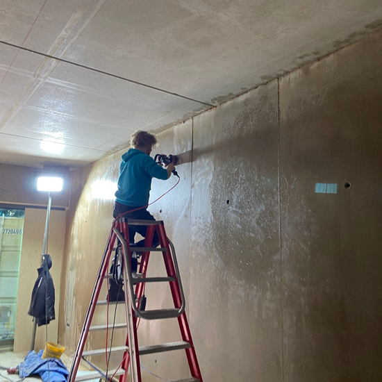 opschuren-betonnen-wanden