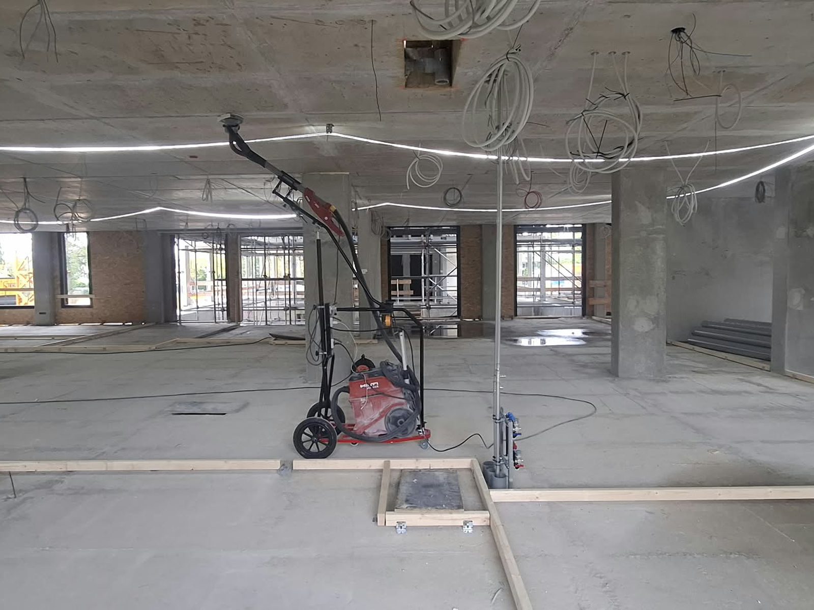 Overzicht van de werkzaamheden aan de betonplafonds bij nieuwbouw Alrijne in Leiderdorp