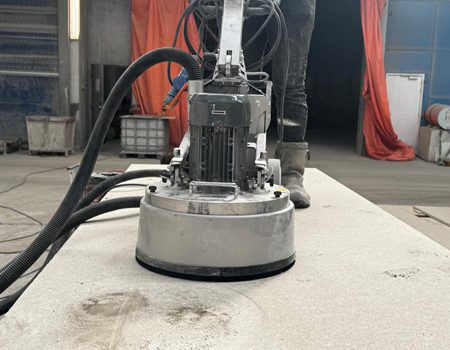 Machinaal schuren van prefab beton